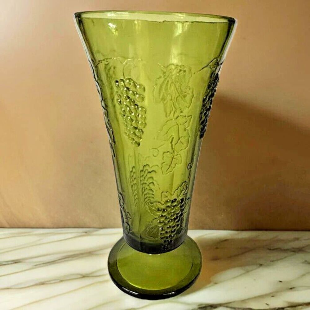 Vintage MCM Indiana Glass 9.75” Tall Footed Vase Harvest Grape Colony Green VGUC